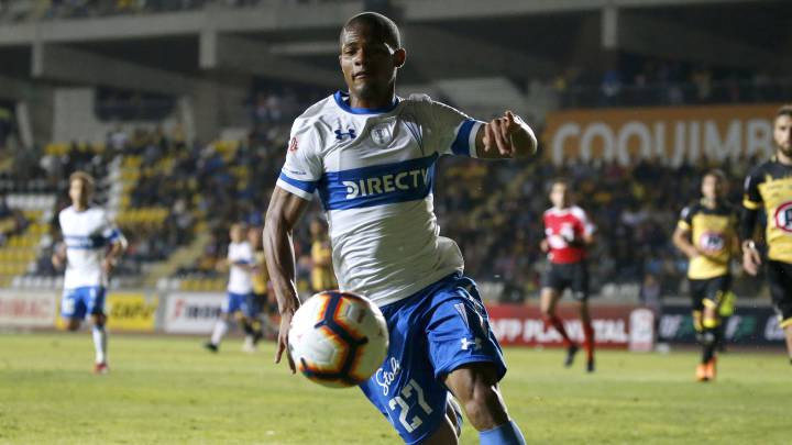 El delantero de Universidad Católica recibió su primer llamado a una selección chilena luego de su nacionalización. En la lista también están Morales y Guerra.
