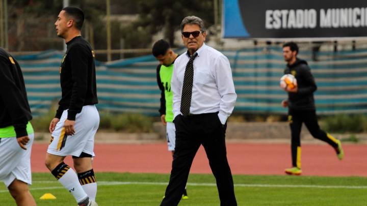 El cuadro ferroviario penquista venció como visita 4-0 a los capitalinos, en el regreso de Jorge Garcés como entrenador profesional. Milton Alegre anotó tres de los cuatro tantos.