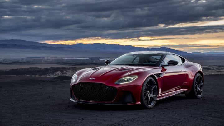 El Súper Deportivo de la marca británica llega a reemplazar al Vanquish. Es capaz de desarrollar 725 HP a 6.500 rpm, y 900 Nm de par entre 1800 y 5000 rpm