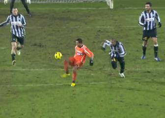 Doble sombrero: el mejor gol de Alexis en su paso por Italia