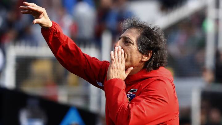 El técnico de los albos se refirió a que no se van felices tras el empate ante La Cisterna y además, habló sobre el nuevo gol de Esteban Paredes, su 215.