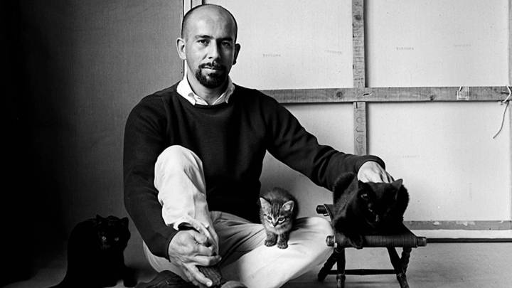 Eduardo Ramírez Villamizar, uno de los artistas colombianos más influyentes del siglo pasado fue homenajeado por Google este martes 27 de agosto, al cumplirse el 97° aniversario de su nacimiento