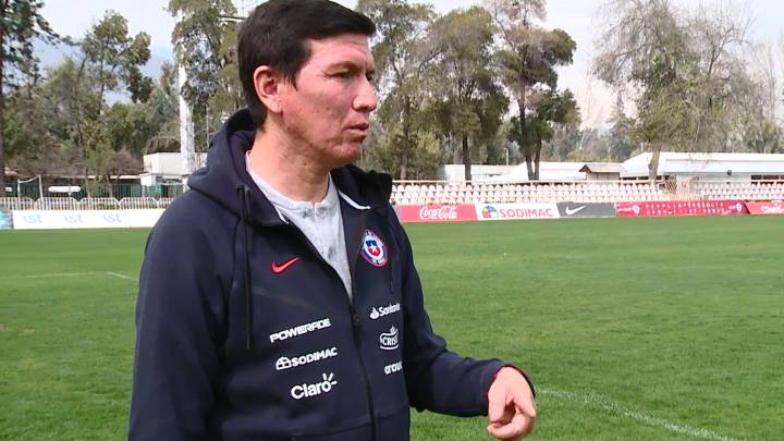 El técnico de la Roja Sub 17 conversó con AS sobre el proceso de preparación del equipo para la Copa del Mundo de Brasil, con el objetivo de replicar el juego de la adulta.