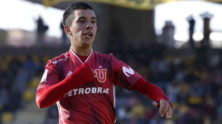 El uruguayo anotó su primer tanto con Universidad de Chile con un remate de media distancia, cuando parecía que el local se quedaba con el triunfo.