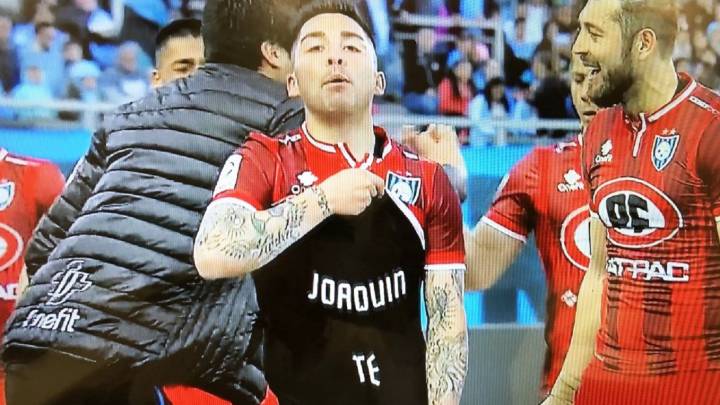 "Joaquín Te Amo" se leía en la polera que mostró el volante de Huachipato, al anotar el 2-0 de su equipo sobre O'Higgins en Rancagua.