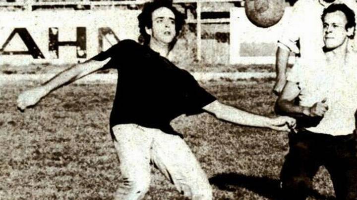 El músico visitó Puerto Montt en febrero de 1987 para dar un concierto con Soda Stereo. Una falla eléctrica derivó en una 'pichanga' en el Chinquihue.