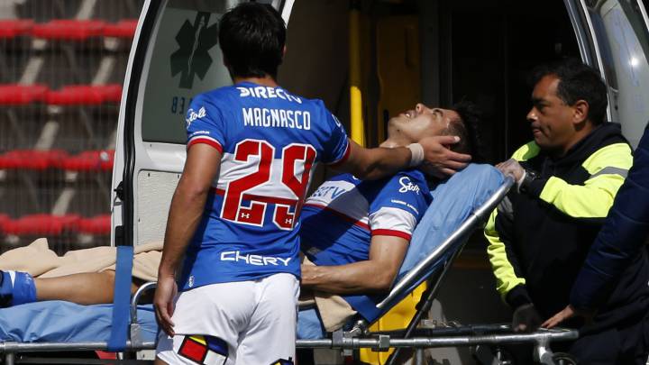 Francisco Silva debió ser sustituido y abandonó en ambulancia, tras una fuerte entrada de Matías Laba en el duelo válido por Copa Chile 2019.