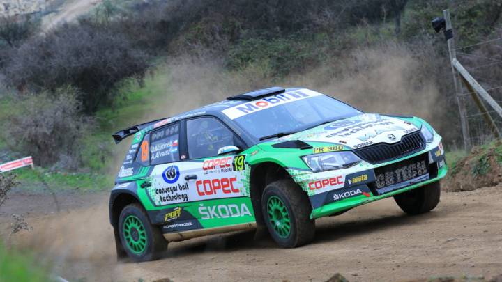 Jorge Martínez logró el triunfo en la categoría R5, con más de un minuto de ventaja sobre el segundo, Alberto Heller, en una jornada lluviosa en Curicó.