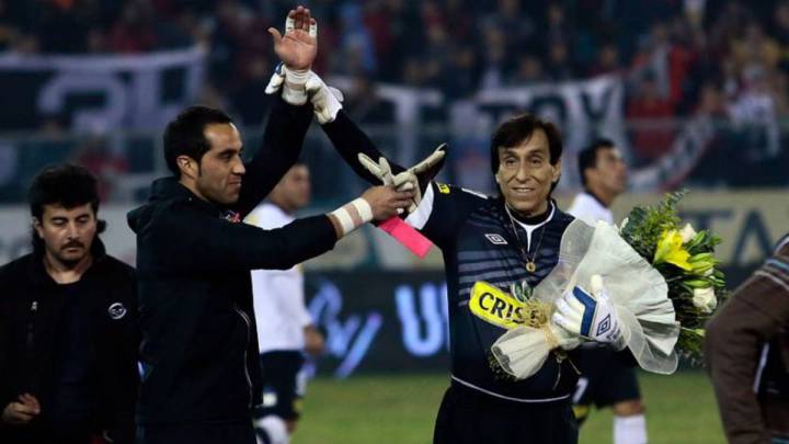El ex arquero de la Roja indicó que no corresponde "que un jugador le diga al técnico a quien tiene que traer para jugar”, tras las declaraciones de Bravo.