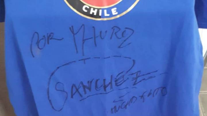 Algunas poleras del Inter Club Chile fueron autografiadas por el mismo Alexis Sánchez en las dependencias del cuadro del Inter de Milán en Italia.