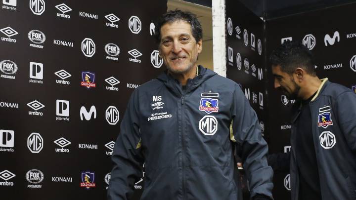 Salas evalúa cambio de sistema y presencia de Paredes es duda