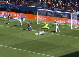 El perfecto engaño de Orellana al arquero rival en su nuevo gol