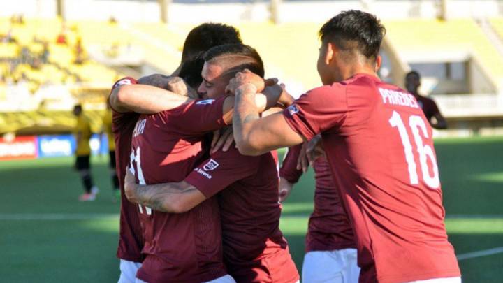 Al cierre de la jornada sabatina del Campeonato de Primera B As.com Deportes La Serena es líder, aunque Santiago Wanderers podría darle caza mañana.