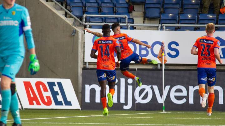 Niklas Castro celebró su citación a la Roja con doblete en Noruega