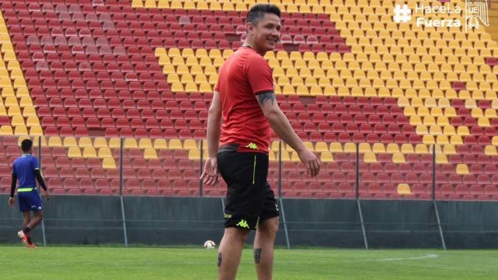 El ex delantero vuelve al cuadro hispano como segundo ayudante técnico de Ronald Fuentes. Será su primera experiencia tras retirarse como futbolista.