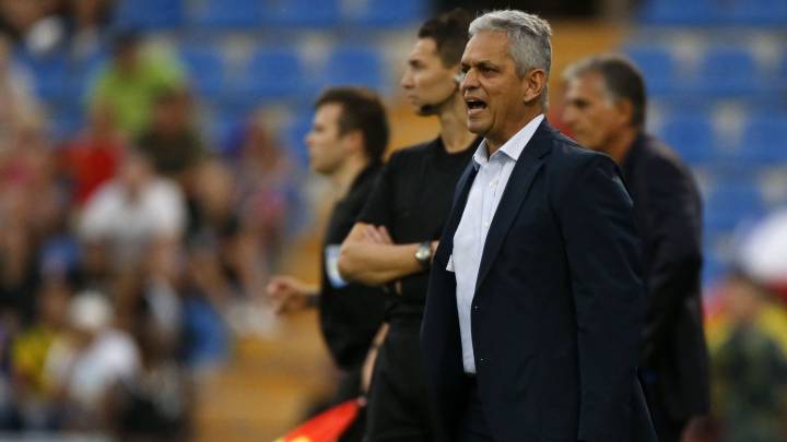 El técnico comentó con poca autocrítica el rendimiento de la Roja en el empate ante Colombia. "Nos estamos quedando sólo con el final del partido para el anális", se quejó.