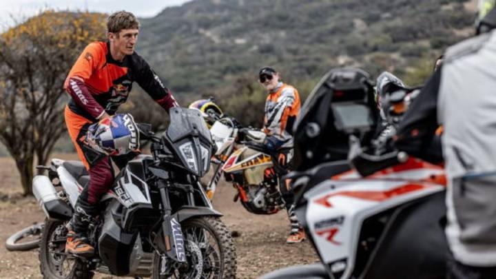 Dos clínicas de conducción en el segmento adventure realizó el embajador neozelandés de la marca, y ganó la Copa del Rey de Big Trail.