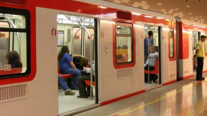 Metro de Santiago este lunes: estaciones abiertas y horarios