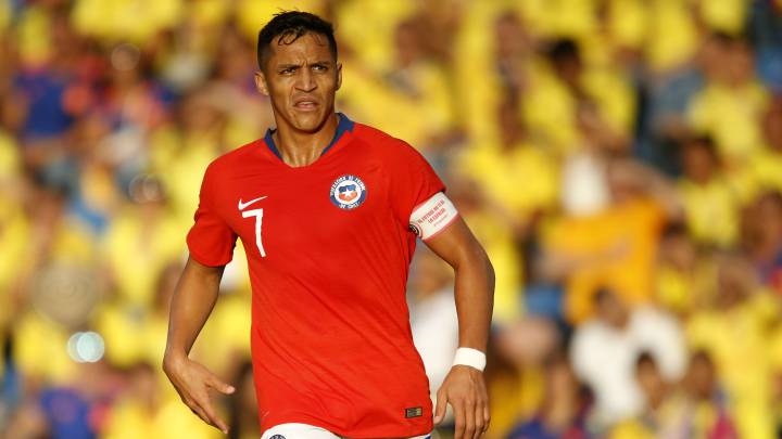 El delantero del Inter de Milán se sumó al gran número de deportisas que han expresado su opinión. "Los que más sufren son los niños", expresó Sánchez.