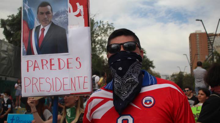 La foto sobre Paredes que hizo reír en la masiva manifestación