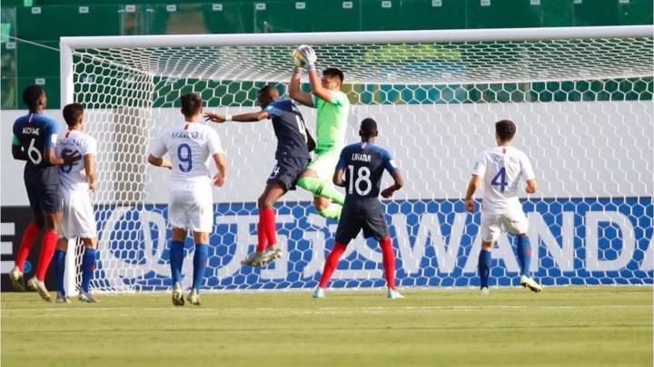 Fierro: "Yo creo que no fue penal"