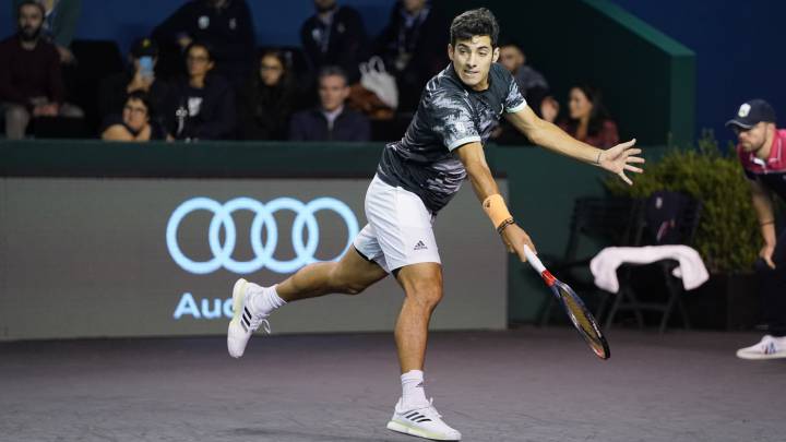 El triunfo de Cristian Garin ante Pablo Cuevas en la primera ronda del Masters 1000 de París, garantizó el logro. Un triunfo ante Isner entregaría un mejor sorteo.