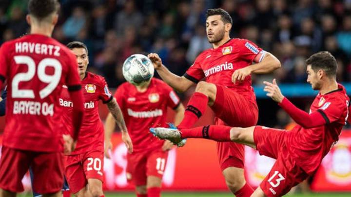 Aránguiz no logró evitar una nueva derrota del Leverkusen
