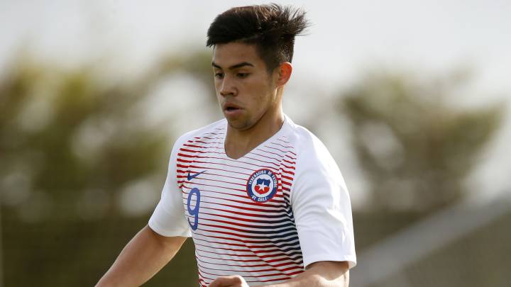 El cuerpo técnico de la selección chilena esperará hasta el último al delantero de Universidad Católca, quien se recupera de un microdesgarro sufrido antes del duelo con Corea.