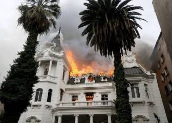 Ex sede del COCh sufre brutal incendio en las manifestaciones