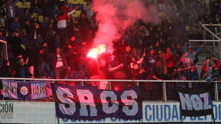 La coordinación de la barra "Los Acereros" emitió un comunicado en el que amenaza con medidas radicales si la ANFP mantiene su intención de reanudar el fútbol.