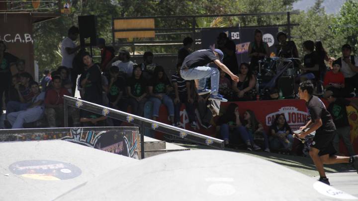 El skatepark del Parque Araucano recibió a las futuras promesas del skate en una nueva competencia escolar organizada por la Empresa B Bowlpark.