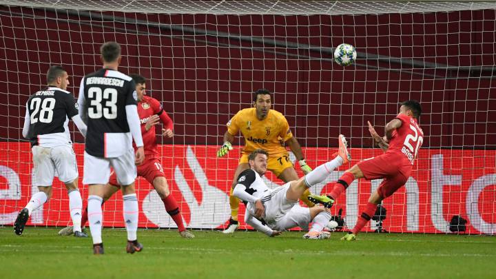Leverkusen de Aránguiz cayó y jugará Europa League
