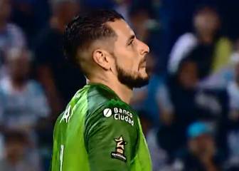 ¡Imbatible! Las grandes atajadas de Arias en nueva copa de Racing