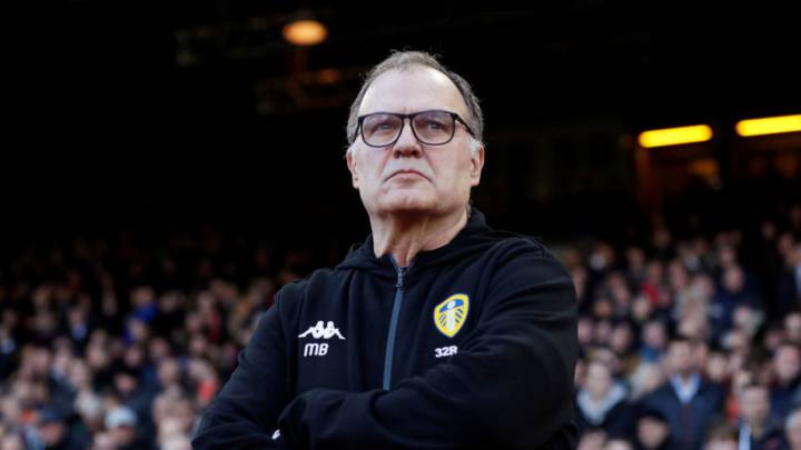 En un partidazo que acabó con un gol a los 95´' del Leeds, el equipo de Marcelo Bielsa consiguió la victoria y se subió al primer puesto de la Championship.