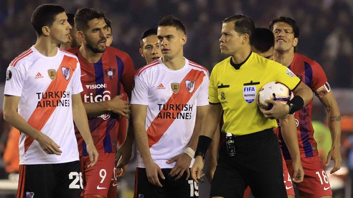 El equipo que dirige Hernán Caputto sigue en la búsqueda de un delantero para la próxima temporada. Joaquín Larrivey es uno de los nombres que interesa al club.