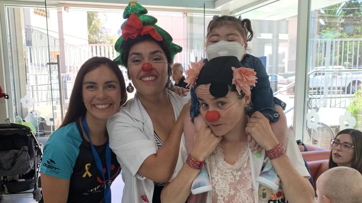 Macarena Tamayo, kinesióloga del Hospital Calvo Mackenna, competirá el desafío de 500 km del Atacama Spirits para reunir fondos para la Fundación Vivir + Feliz.