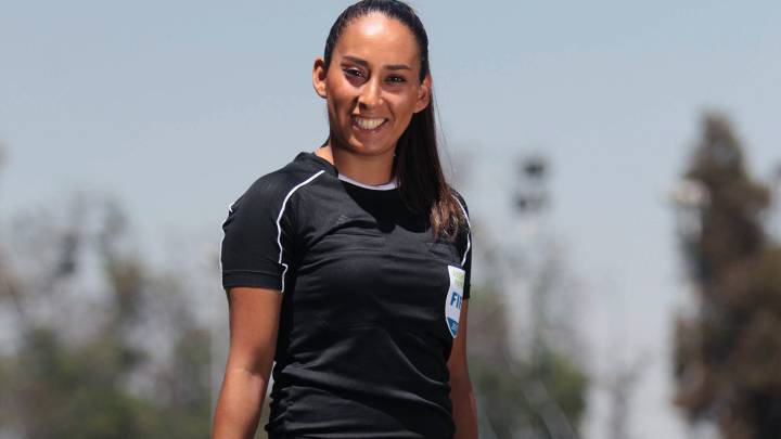 La primera árbitro asistente de la Primera División de Chile