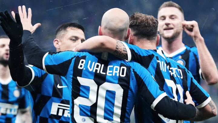El cuadro del chileno no tuvo problemas para golear al Cagliari y avanzar a los cuartos de final de la Copa Italia, donde enfrentará al ganador del Atalanta-Fiorentina.