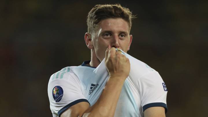Argentina sufrió, pero lo dio vuelta y es líder junto a la Roja