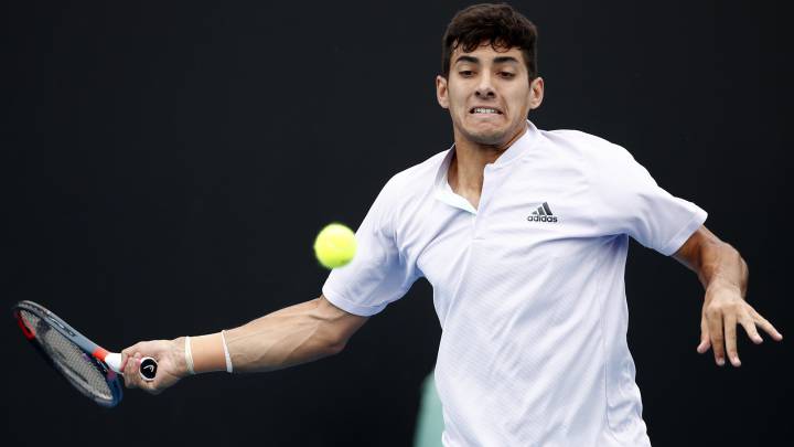 Entérate cómo y dónde ver el partido entre Cristian Garin y Stefano Travaglia, válido por la primera ronda del Abierto de Australia.