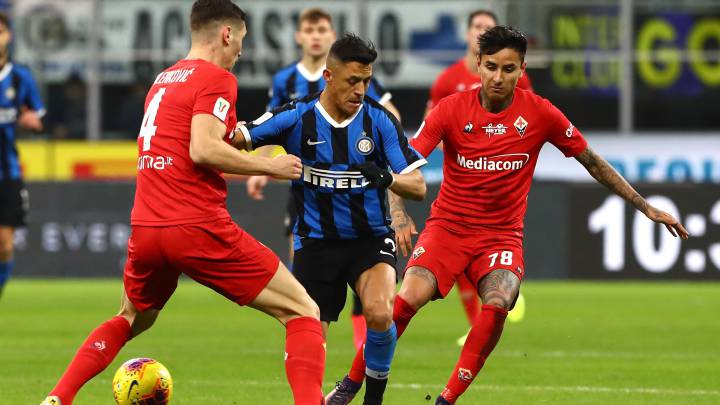 Alexis festeja ante Pulgar y avanza a las semis de Copa Italia