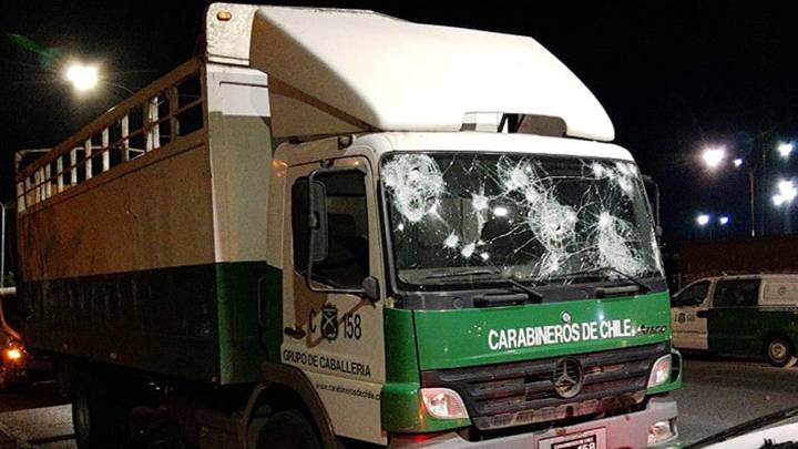 Hincha de Colo Colo murió tras ser atropellado por camión de Carabineros