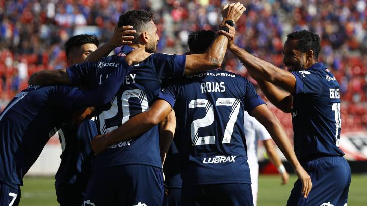 La U le propina una goleada a Curicó de la mano de Larrivey