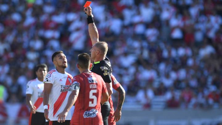 "Infantil": las severas críticas a Paulo Díaz tras su expulsión