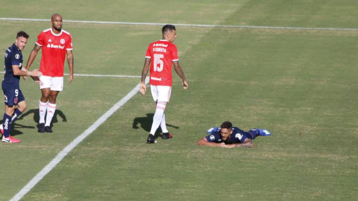 El cabezazo de Larrivey que pudo abrir la cuenta para la U
