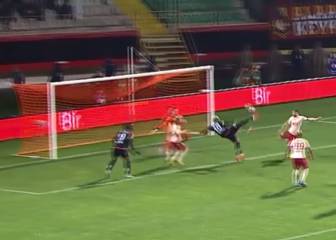 ¡Golazo!: la acrobática definición de Junior ante Galatasaray