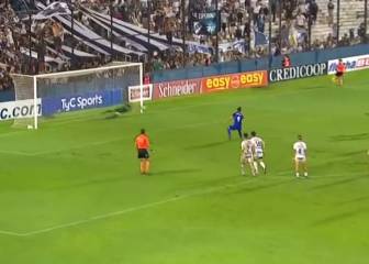 ¡Anotó en su regreso! El gol de Larrondo con soberbia definición