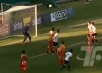 ¡Eludió a dos y la clavó al ángulo! El golazo de Allende en Uruguay