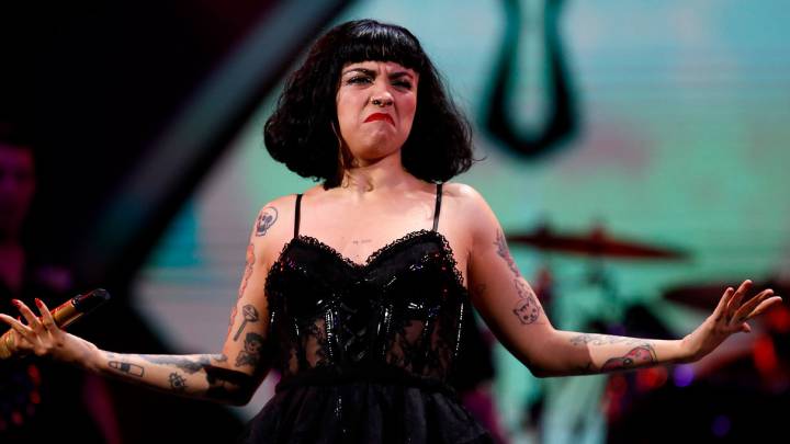 La cantante chilena dio un espectáculo notable en Viña del Mar, y se ganó la ovación de toda la Quinta Vergara. Protestó a su estilo por el estallido social.