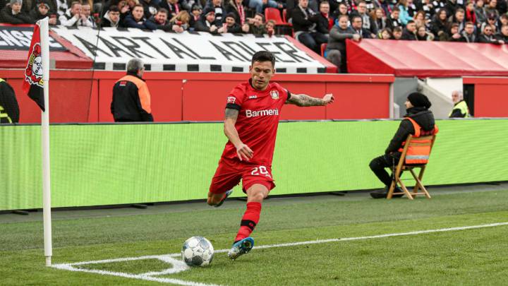 Charles Aránguiz disputó 67 minutos del duelo con el que Bayer Leverkusen se mantiene en posiciones de Champions League en la Bundesliga alemana.